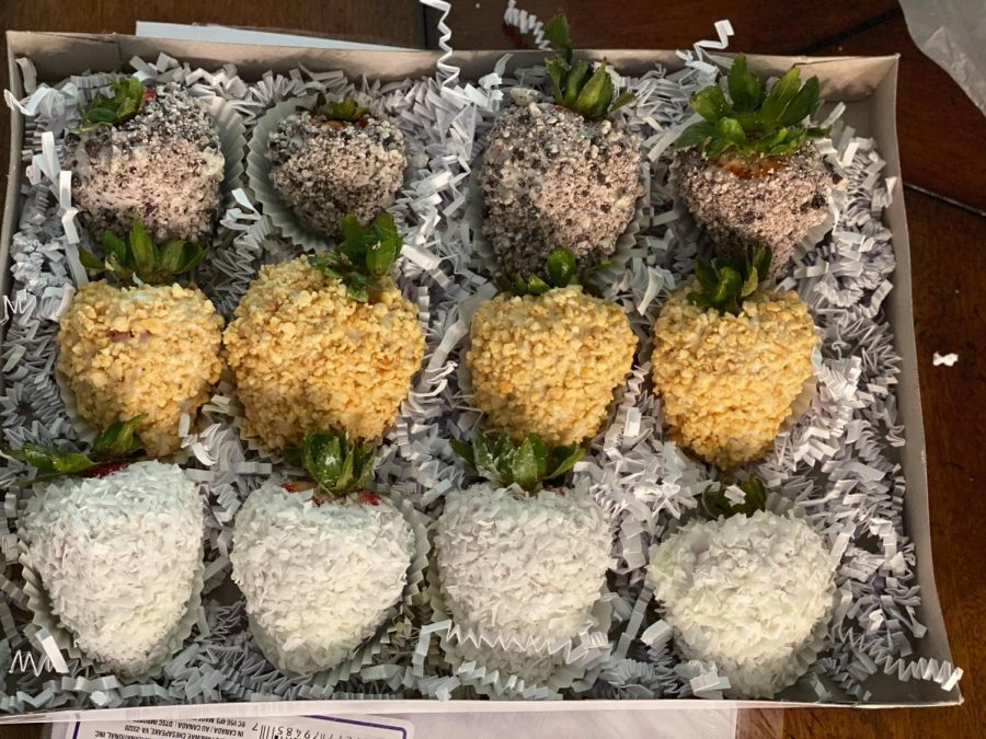 Assorted strawberries covered in cookies and cream chunks, peanuts and coconut shavings. They are $35 for the set.